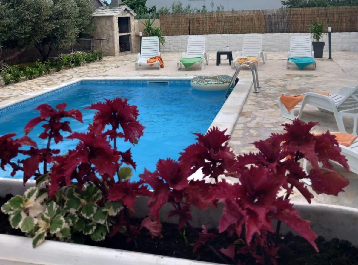 Holiday House M&A&K With Swimming Pool Kaštel Štafilić المظهر الخارجي الصورة