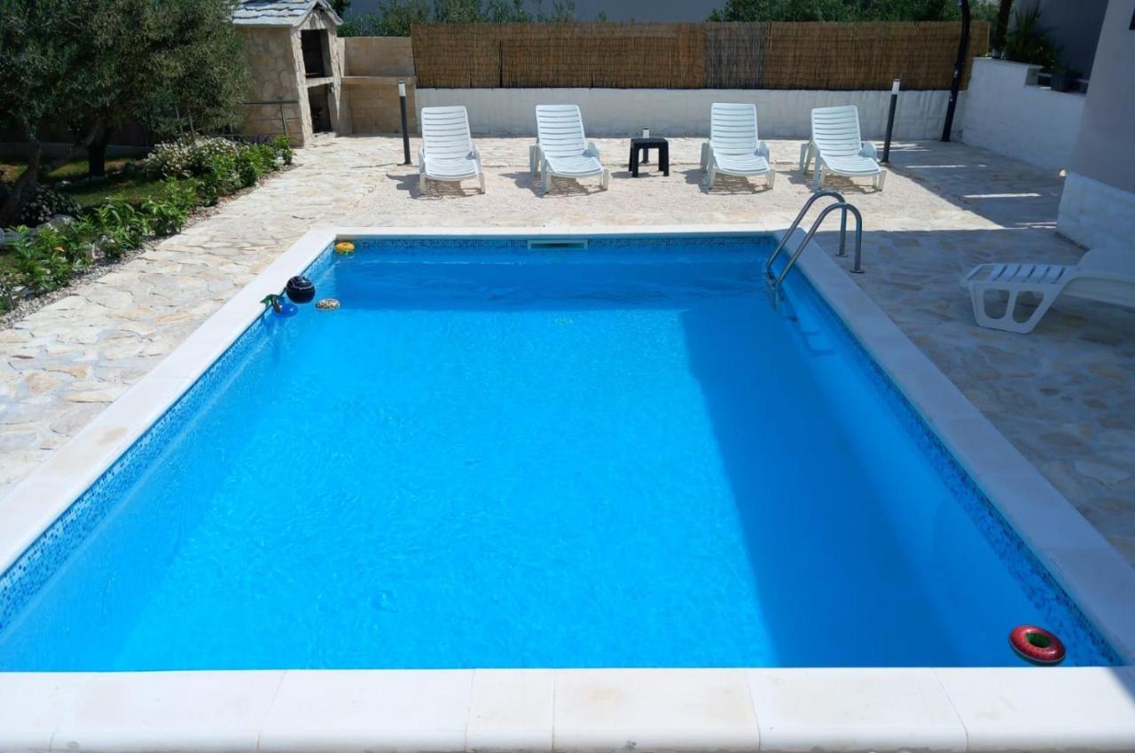 Holiday House M&A&K With Swimming Pool Kaštel Štafilić المظهر الخارجي الصورة