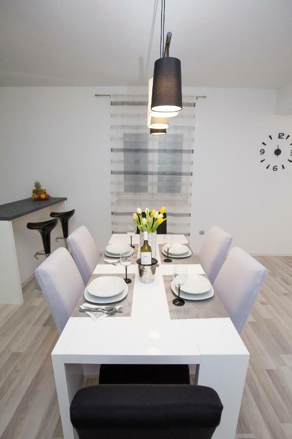 Holiday House M&A&K With Swimming Pool Kaštel Štafilić المظهر الخارجي الصورة