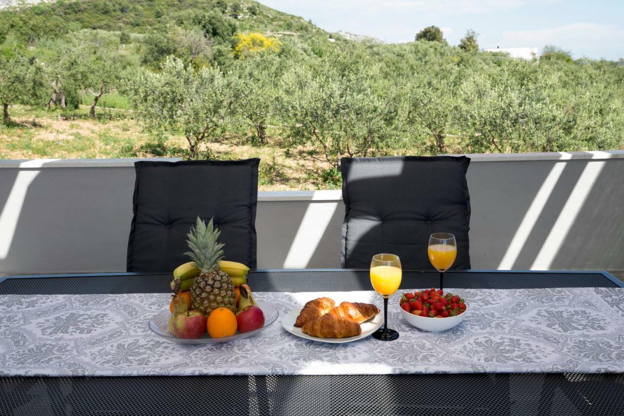 Holiday House M&A&K With Swimming Pool Kaštel Štafilić المظهر الخارجي الصورة