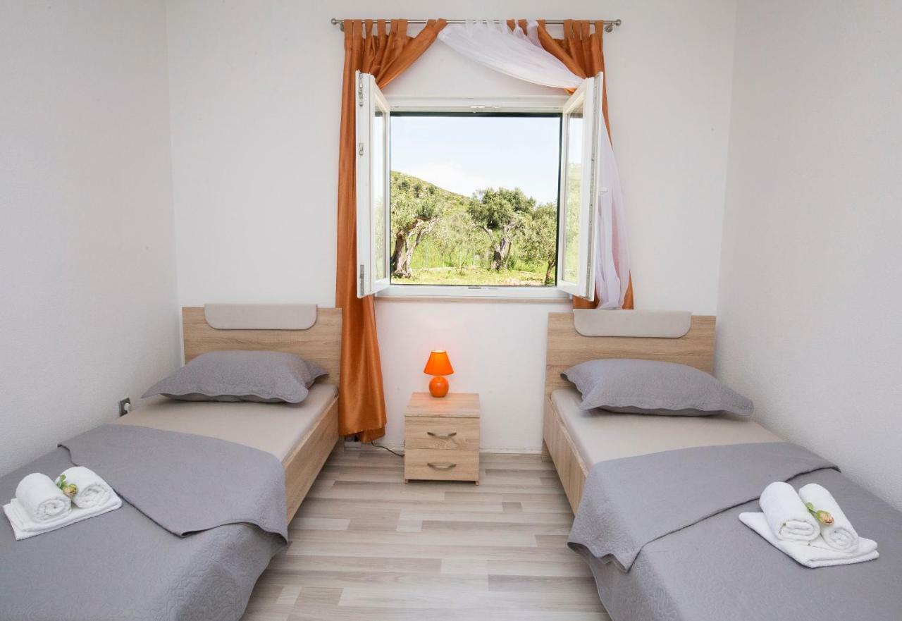 Holiday House M&A&K With Swimming Pool Kaštel Štafilić المظهر الخارجي الصورة
