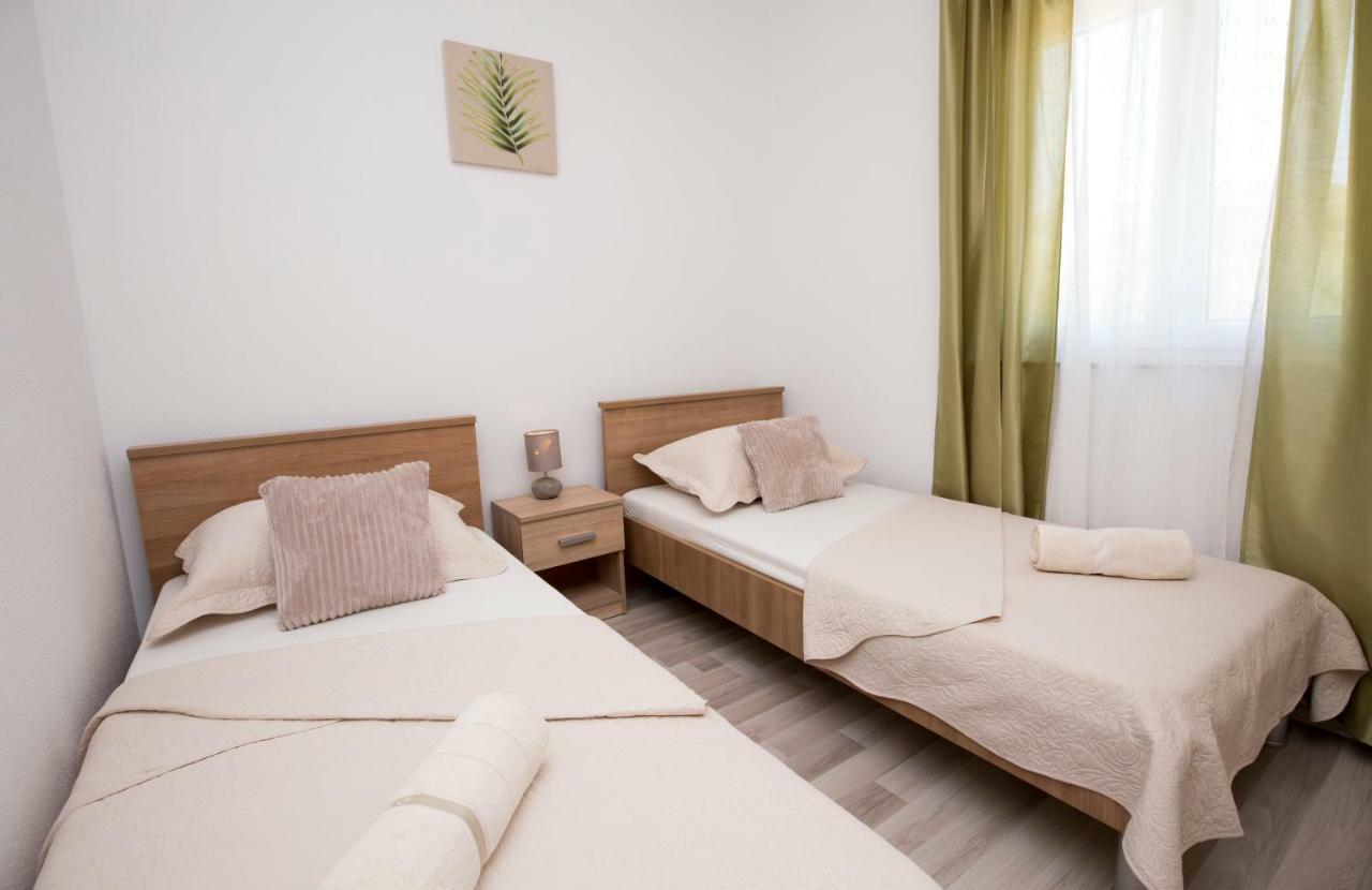 Holiday House M&A&K With Swimming Pool Kaštel Štafilić المظهر الخارجي الصورة