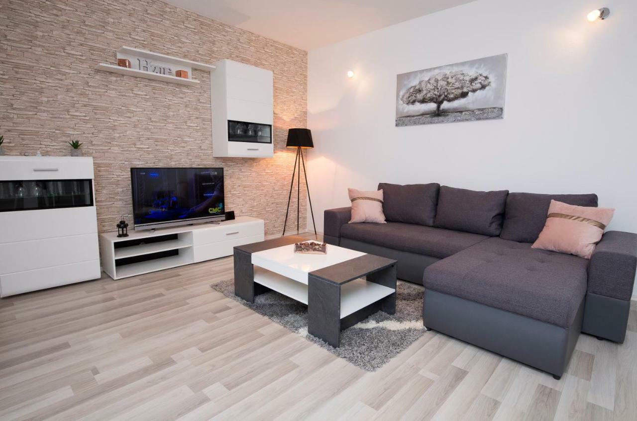 Holiday House M&A&K With Swimming Pool Kaštel Štafilić المظهر الخارجي الصورة